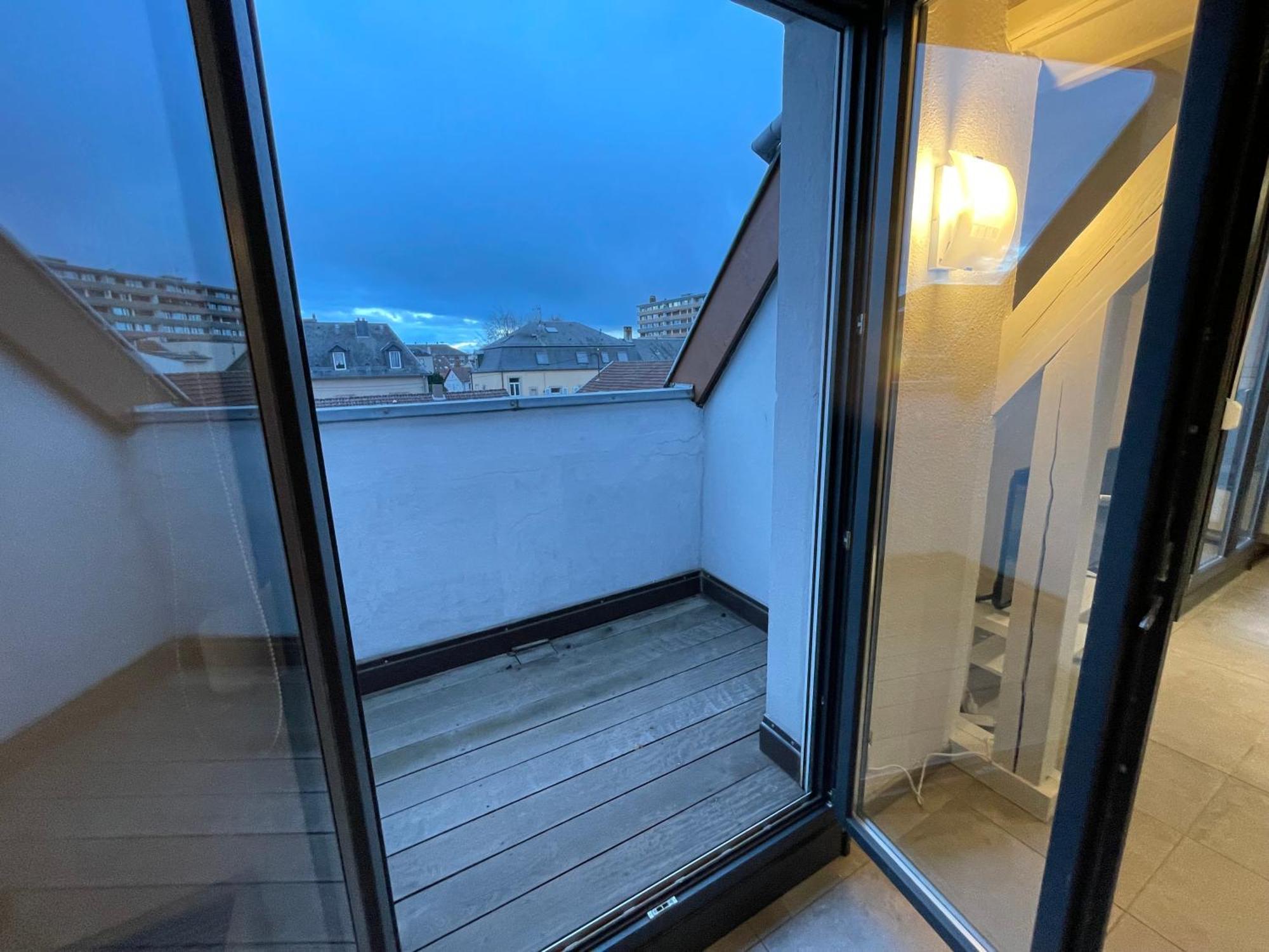 Fathala - Appartement Lumineux En Dernier Etage - Face A La Gare Routiere Sarrebourg Exteriör bild