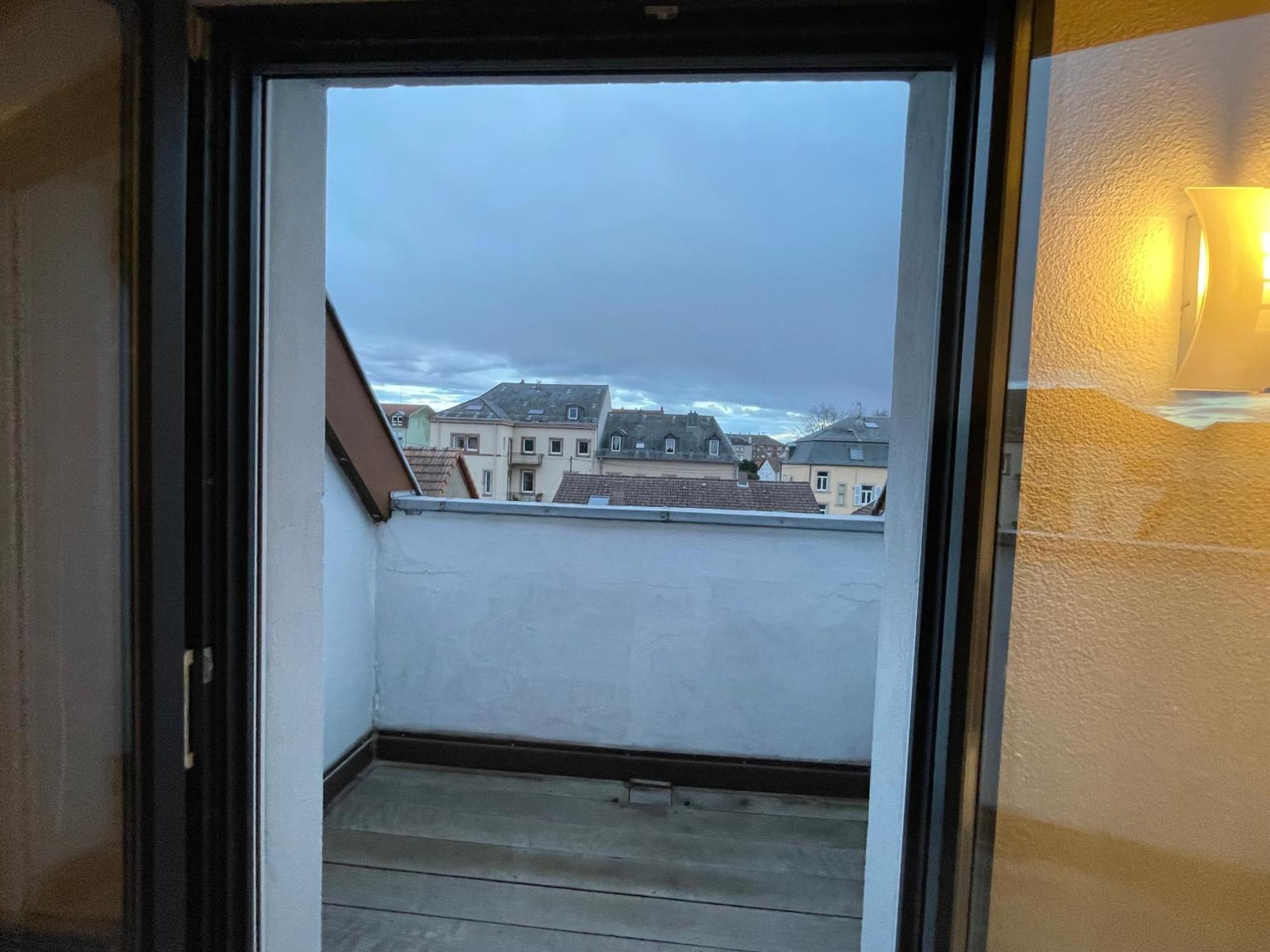 Fathala - Appartement Lumineux En Dernier Etage - Face A La Gare Routiere Sarrebourg Exteriör bild